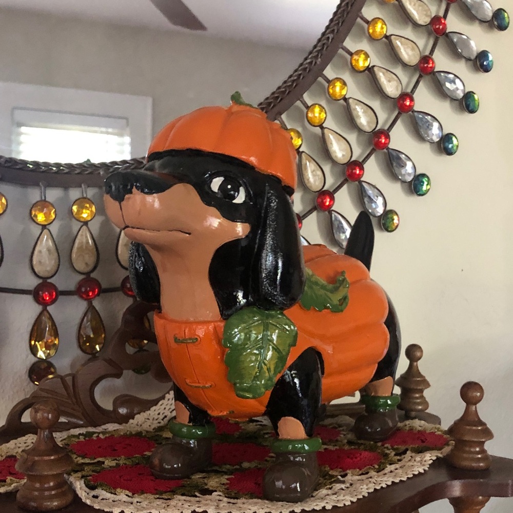 NEW Adorable Halloween/Fall Pumpkin Dachshund Figurine